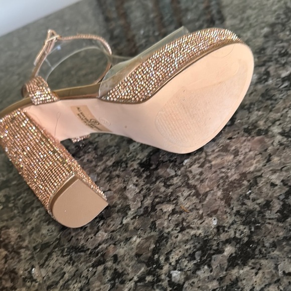 Olivia Ferguson Gold Chunky Platform Heels with Shimmering Straps 8 - Picture 13 of 16